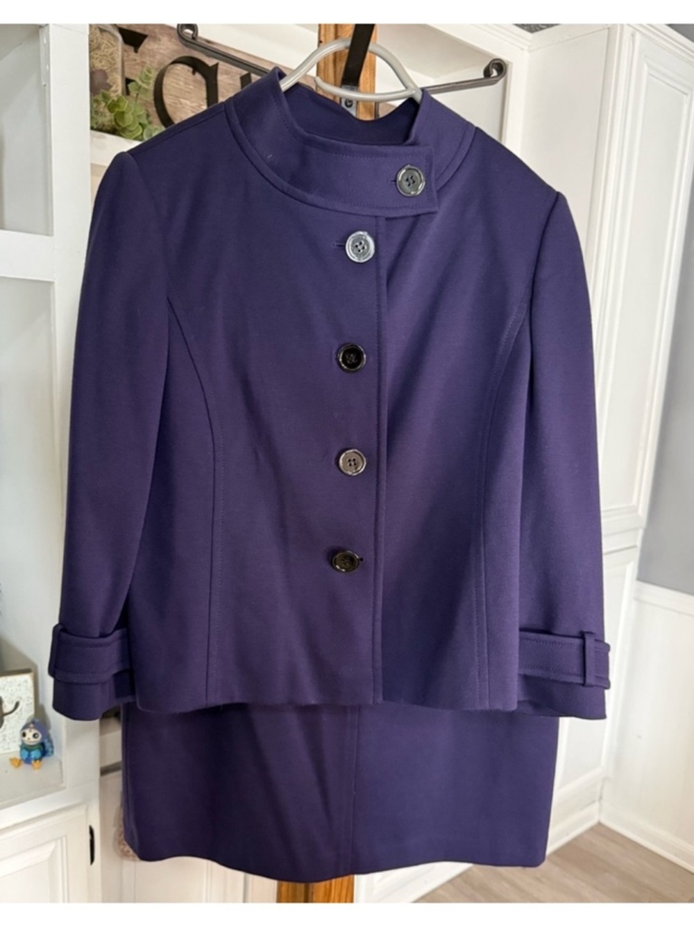 Tahari 2 Piece Suit Elegant Purple Women's Coat And Skirt - Picture 8 of 8